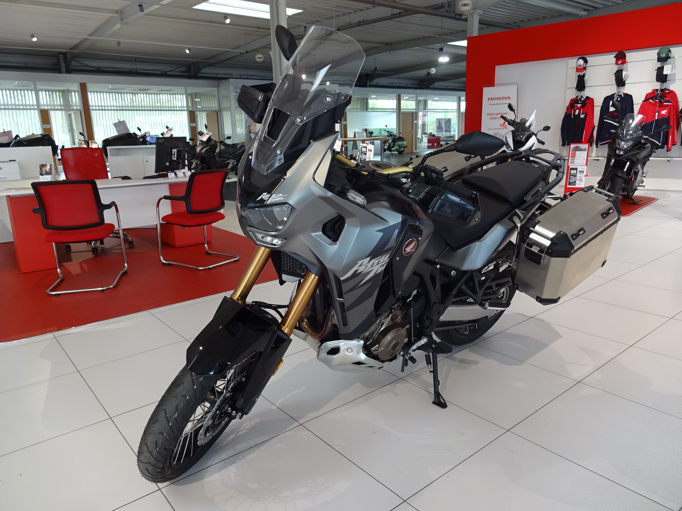 CRF1100L Africa Twin Adventure Sports ES inkl. Seitenkoffer-Set Alu & Komfort-Soziusfußrasten